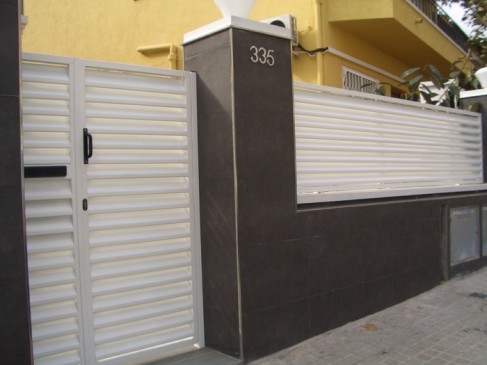 puerta abatible paso peatonal 3.jpg